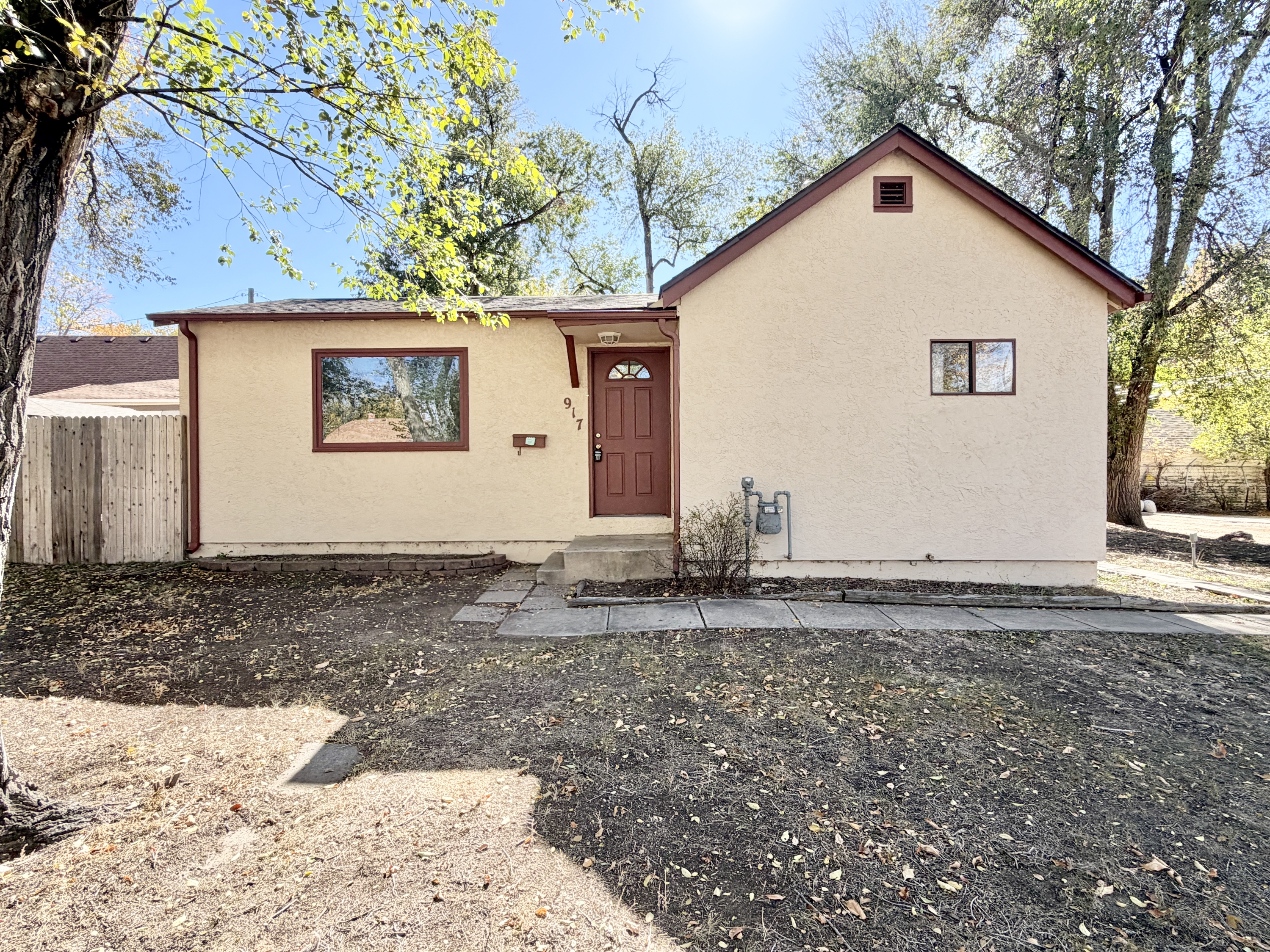 917 E Uintah St